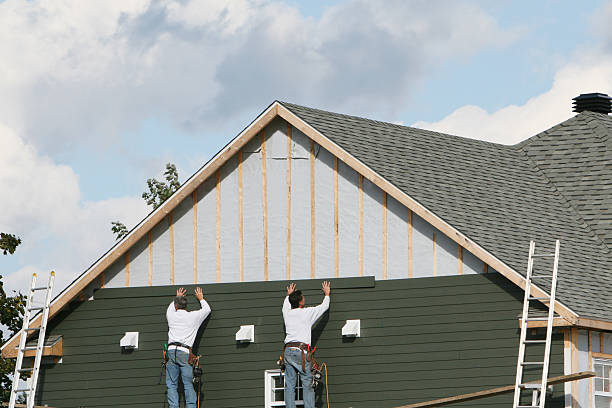 Professional Siding Repair technician working in Darien, IL